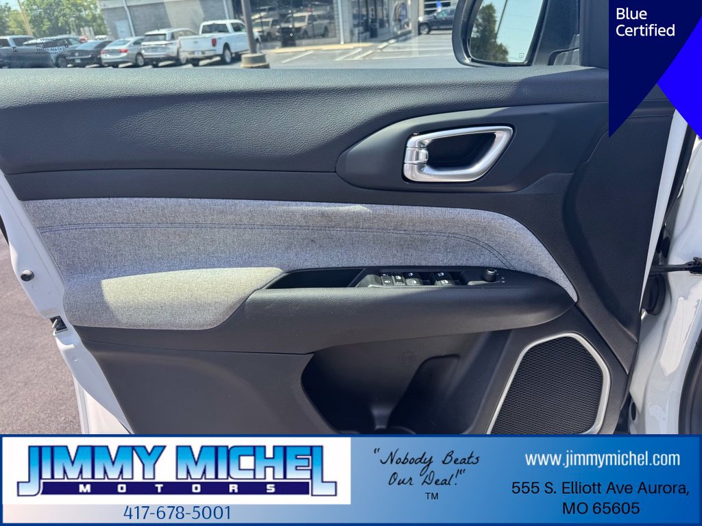 Used 2024 Jeep Compass Latitude AWD/4WD image 2