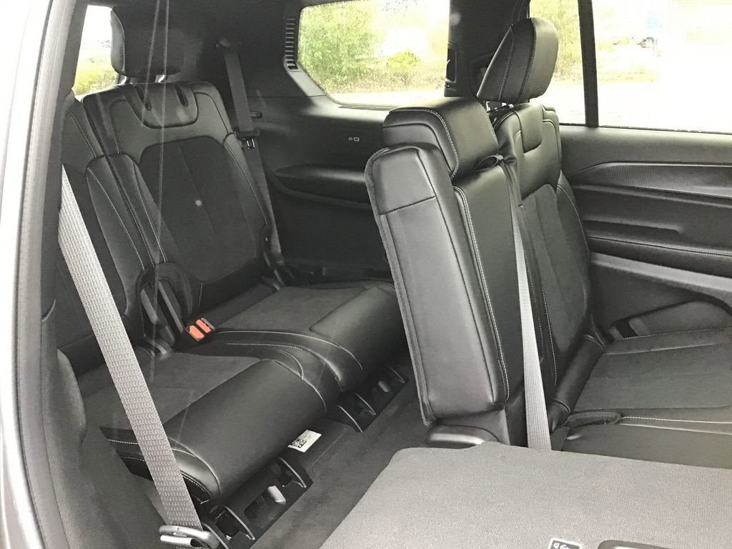 New 2025 Jeep Grand Cherokee L Laredo w/ Trailer Tow Package image 17