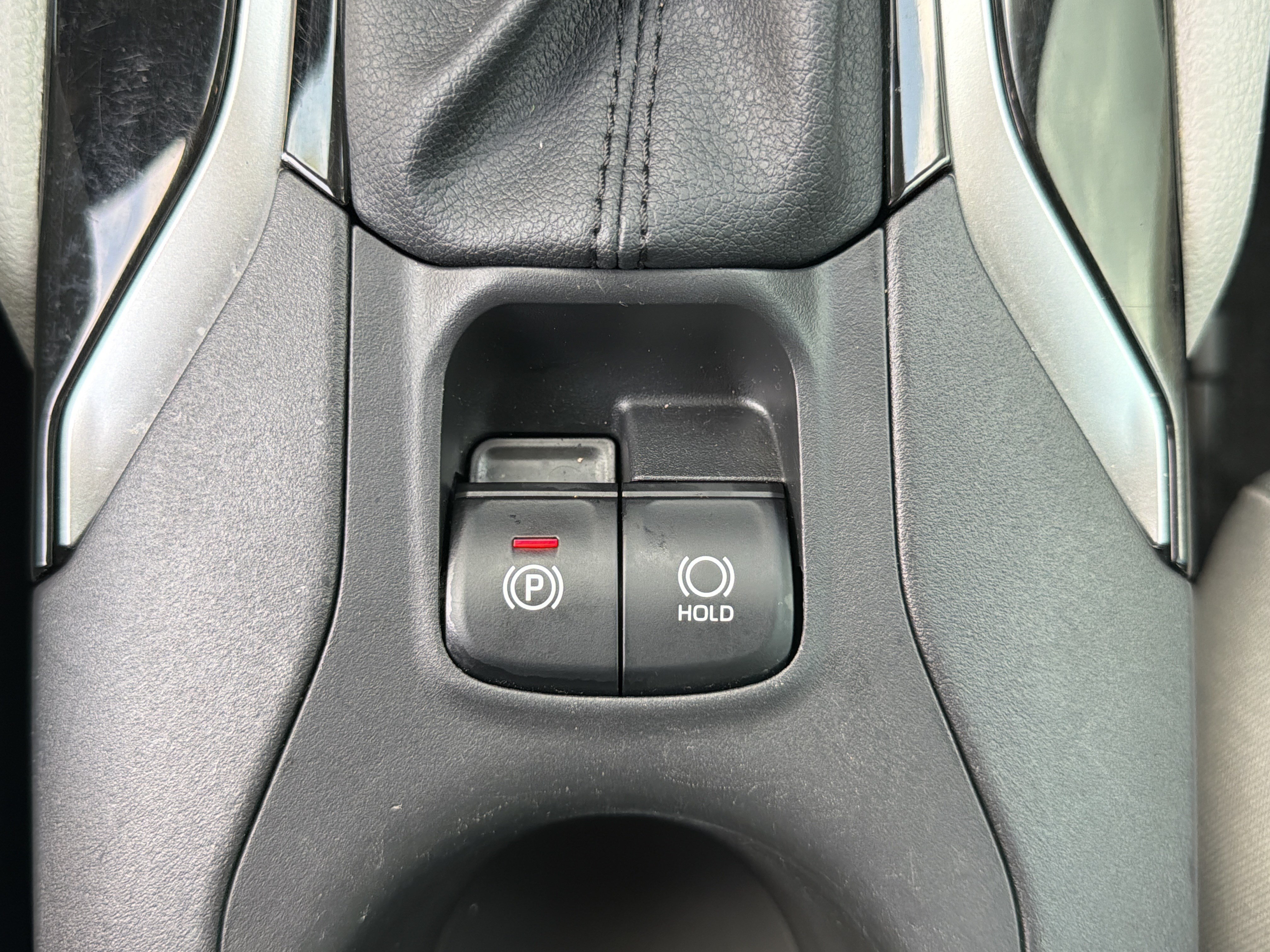 Used 2025 Toyota Corolla Cross L FWD image 37