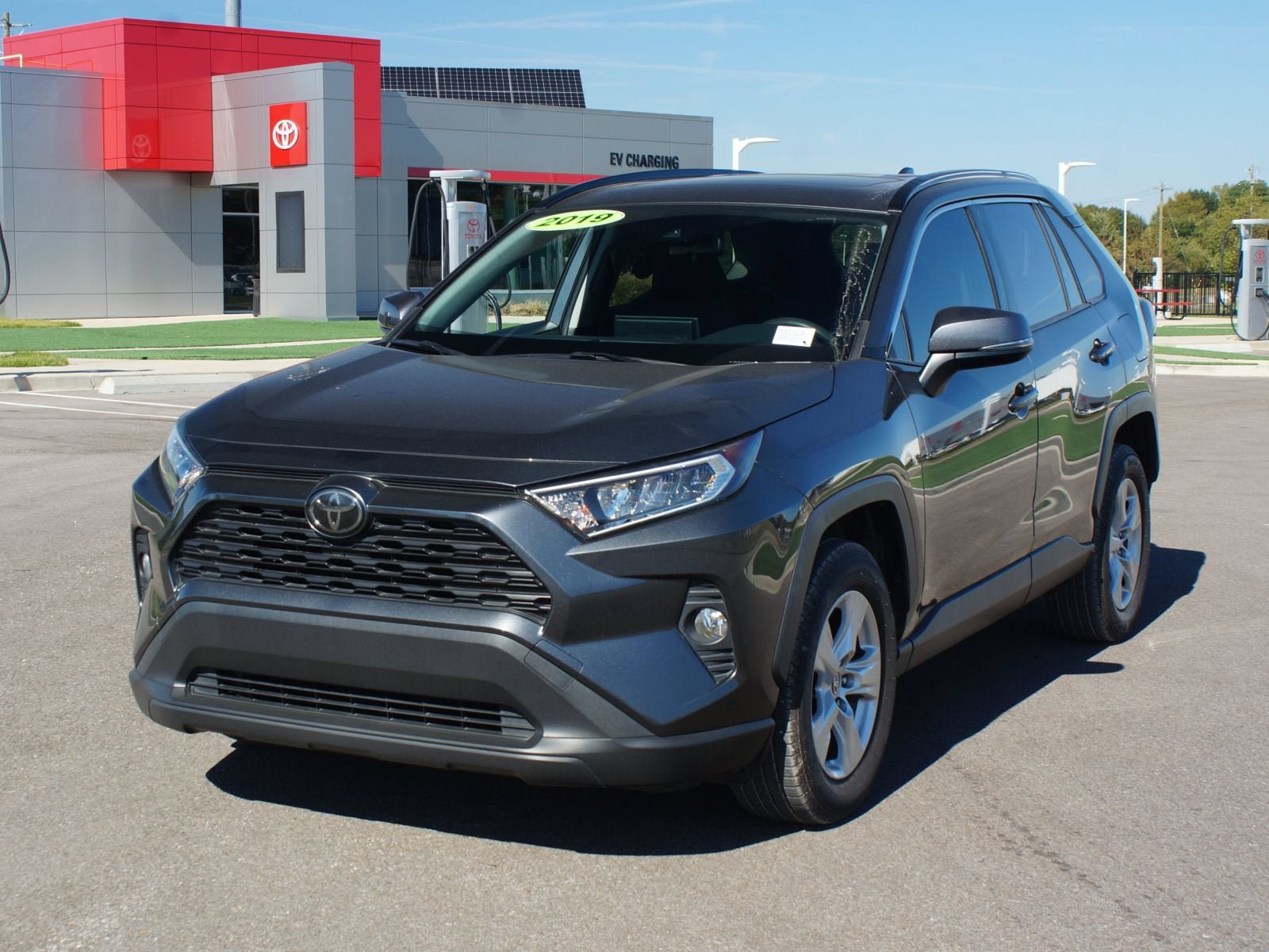 Used 2019 Toyota RAV4 XLE w/ Convenience Package FWD image 24
