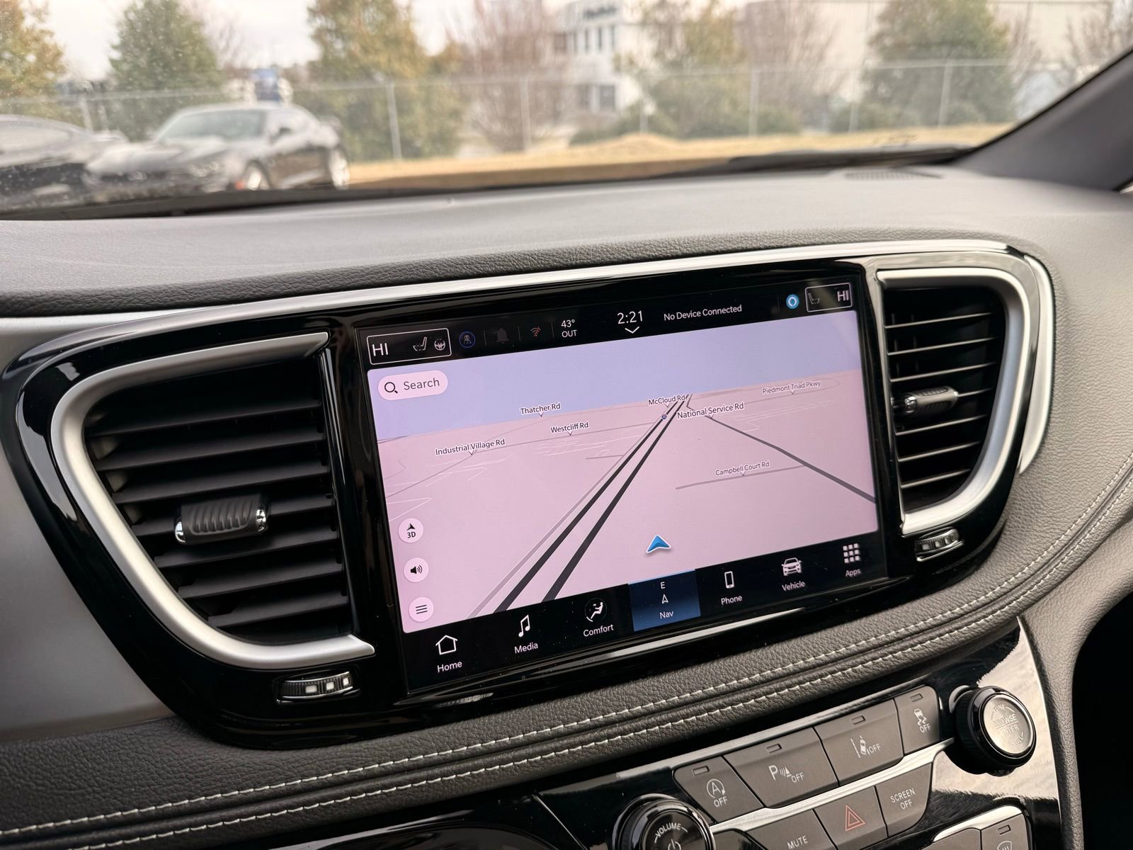 Used 2025 Chrysler Pacifica Limited image 41