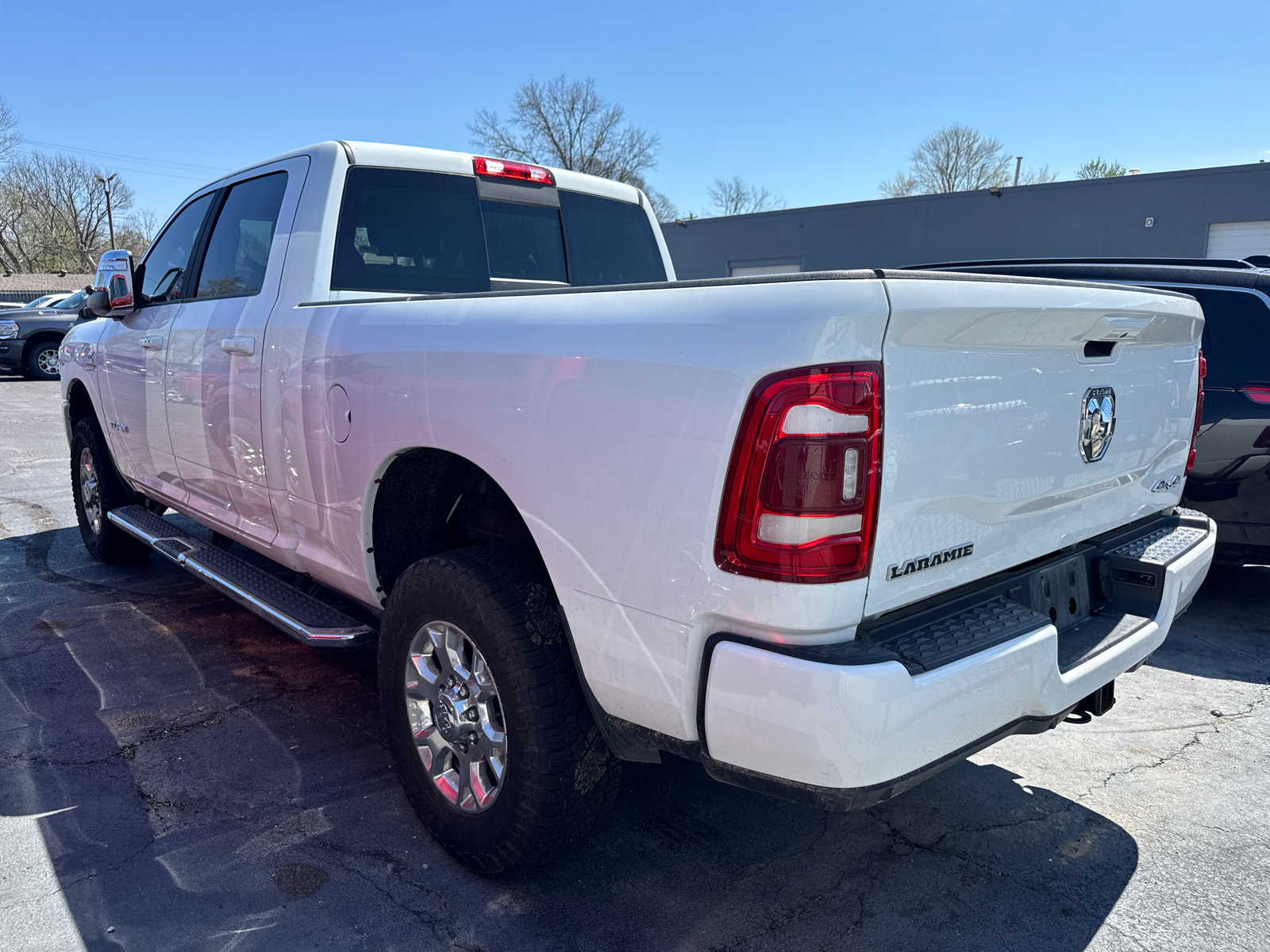 Used 2024 RAM 2500 Laramie AWD/4WD image 2