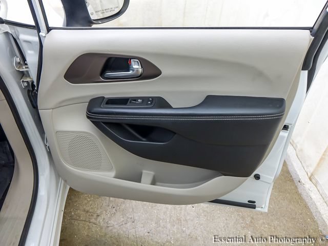 Used 2021 Chrysler Voyager Lxi FWD image 22