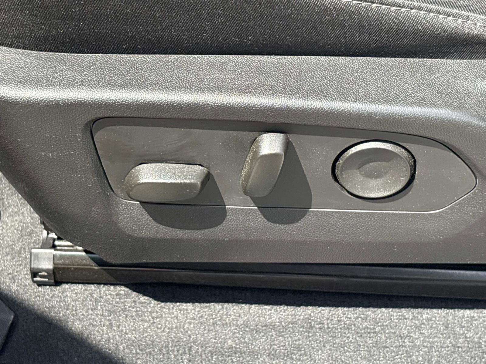 Used 2023 Chevrolet Colorado LT w/ LT Convenience Package II AWD/4WD image 15