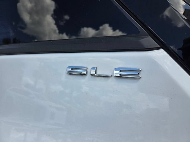 Used 2024 GMC Terrain SLE AWD/4WD image 9
