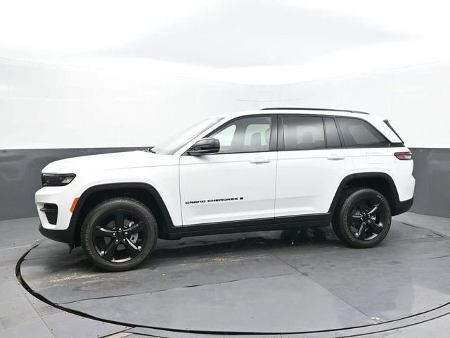 Used 2022 Jeep Grand Cherokee Altitude image 2