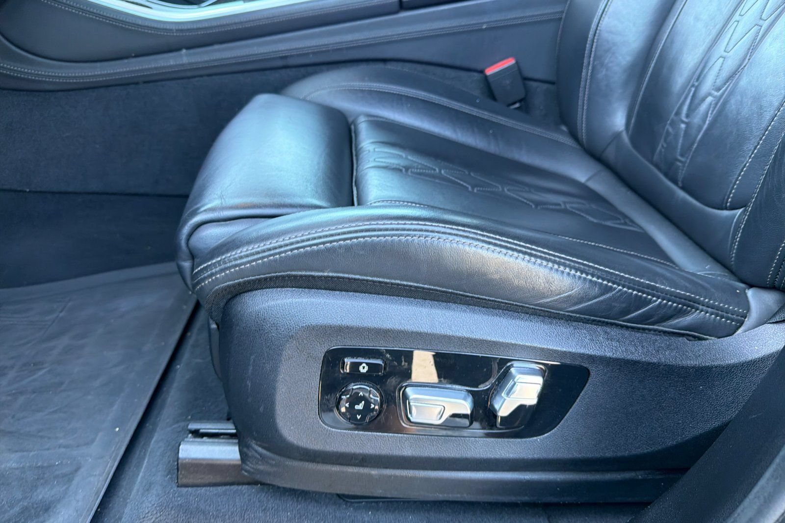 Used 2019 BMW X5 xDrive40i w/ M Sport Package AWD/4WD image 13