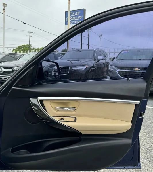 Used 2018 BMW 330i Sedan w/ Convenience Package RWD image 23