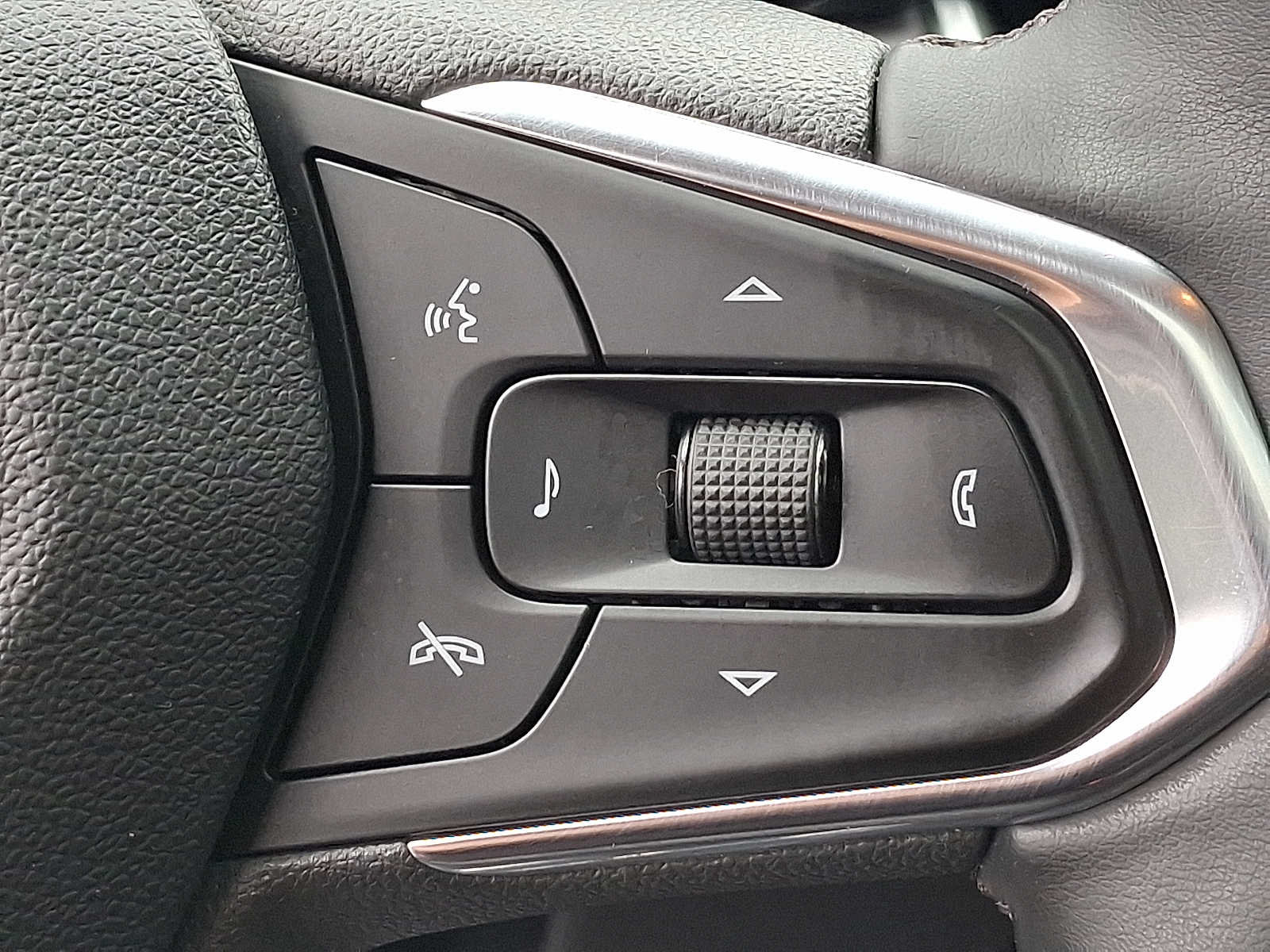 Used 2024 Chevrolet Trax ACTIV w/ Sunroof Package FWD image 22