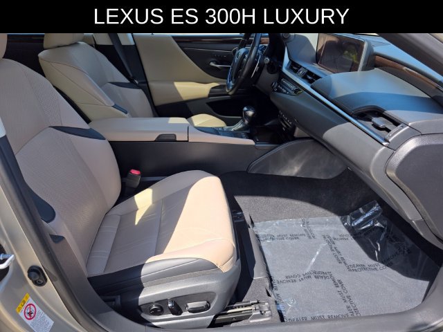 Used 2019 Lexus ES 300h w/ Accessory Package 2 FWD image 10