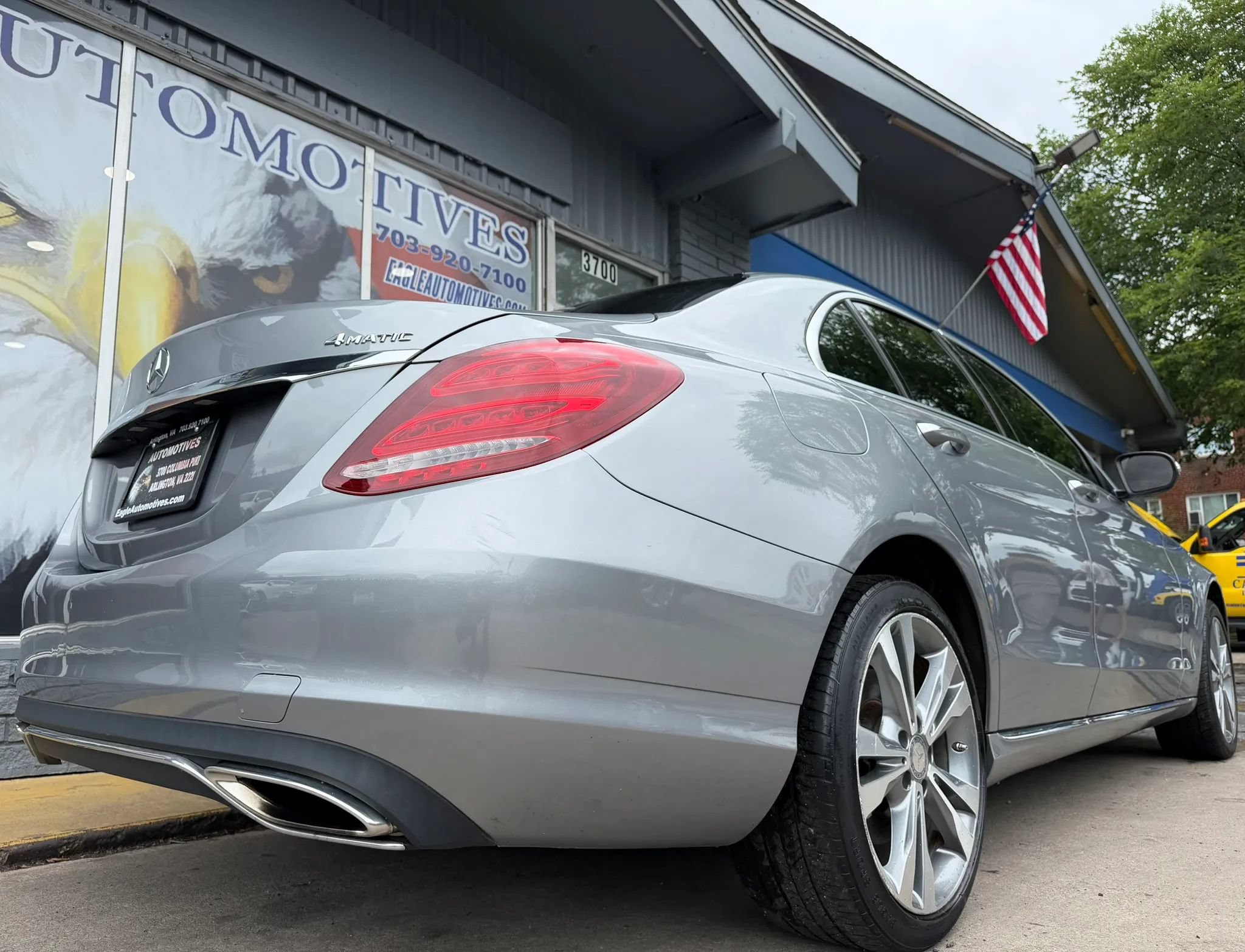 Used 2015 Mercedes-Benz C 300 4MATIC Sedan image 3