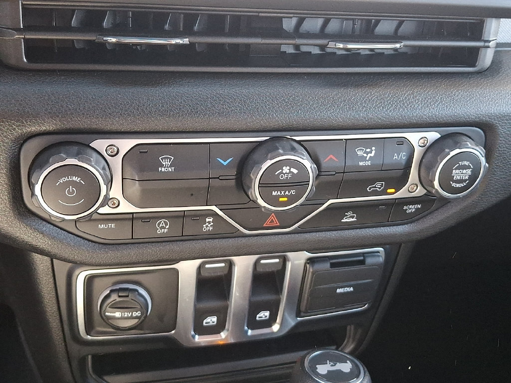 Used 2025 Jeep Wrangler Sport AWD/4WD image 15