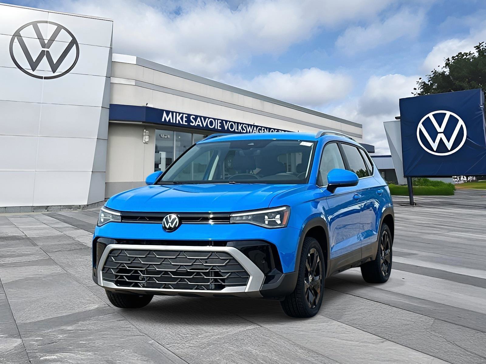 New 2025 Volkswagen Taos SE image 1
