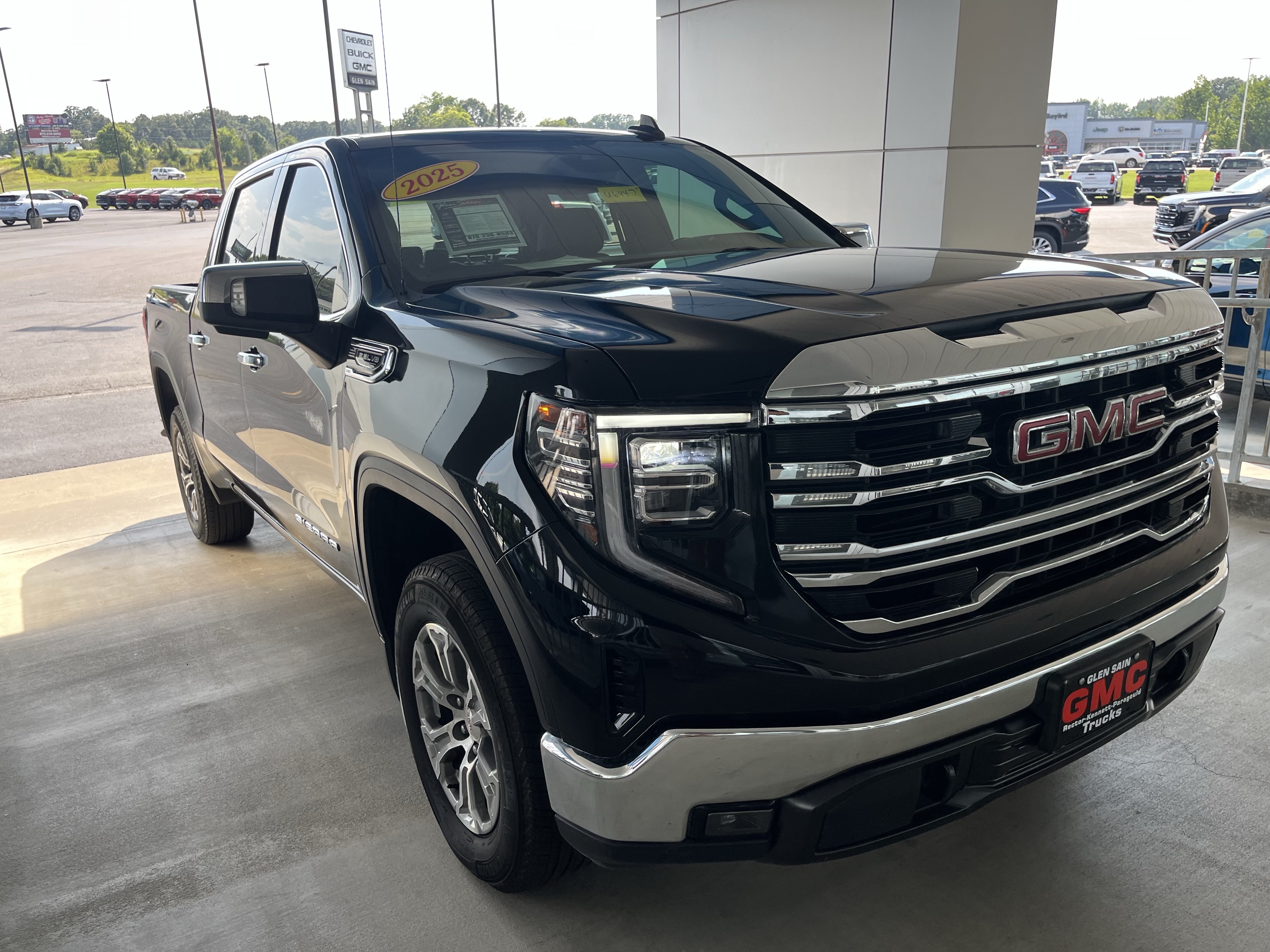 Used 2025 GMC Sierra 1500 SLT AWD/4WD image 6