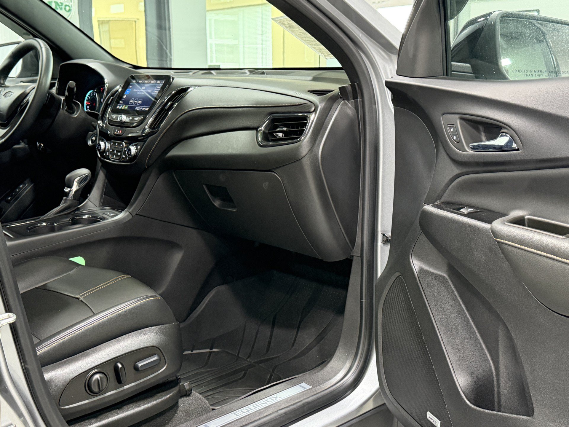 Used 2023 Chevrolet Equinox Premier AWD/4WD image 7