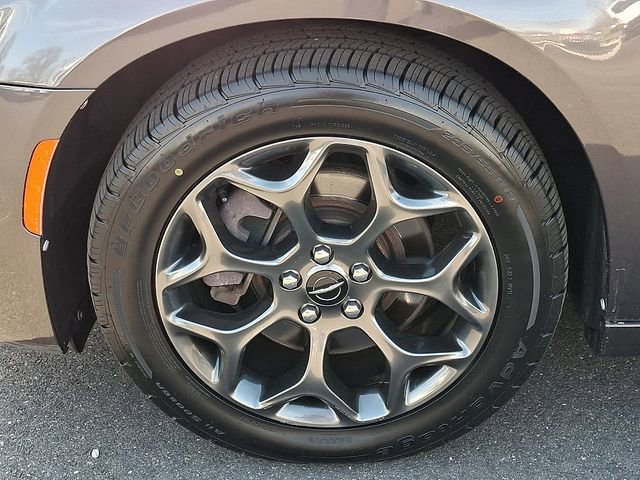 Used 2018 Chrysler 300 S w/ 300S Premium Group image 11
