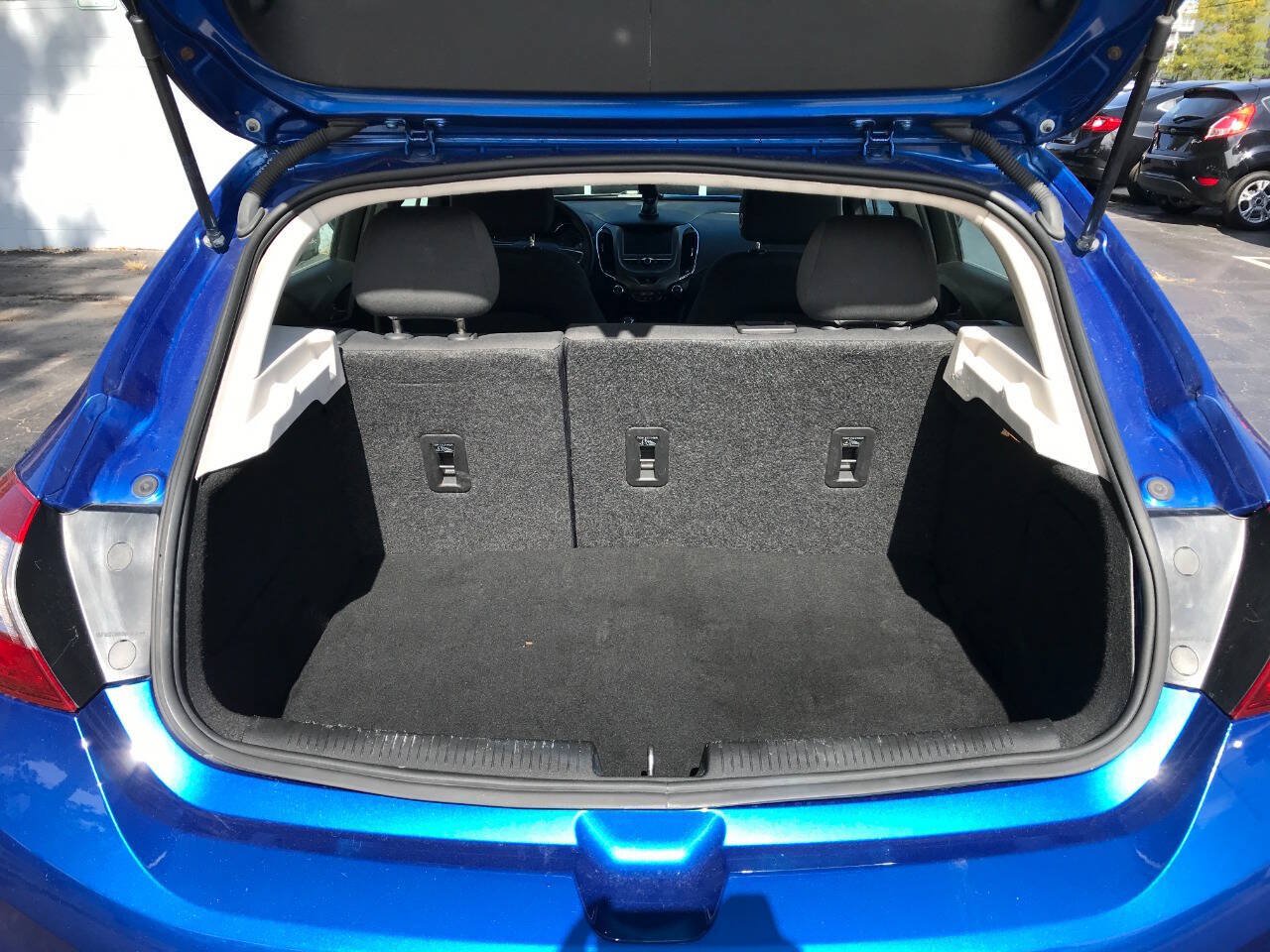 Used 2017 Chevrolet Cruze LT w/ Convenience Package FWD image 12