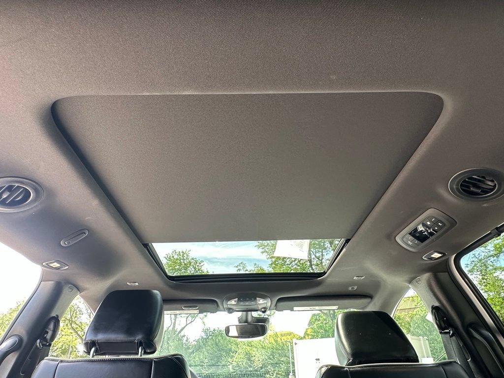 Used 2025 Chrysler Pacifica Limited FWD image 25