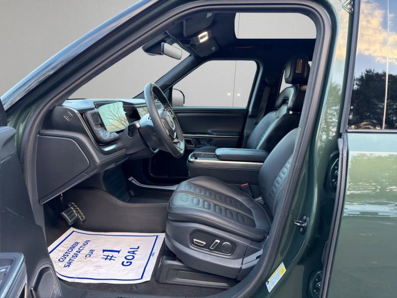 Used 2023 Rivian R1T Adventure image 9