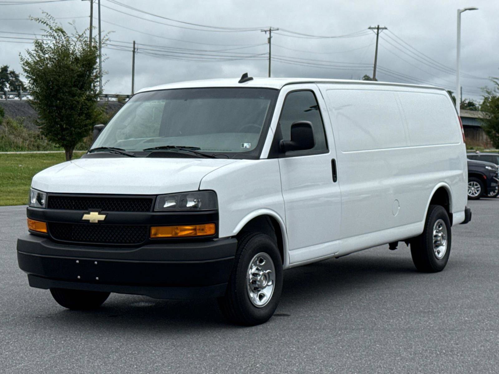 Used 2024 Chevrolet Express 3500 Extended image 25