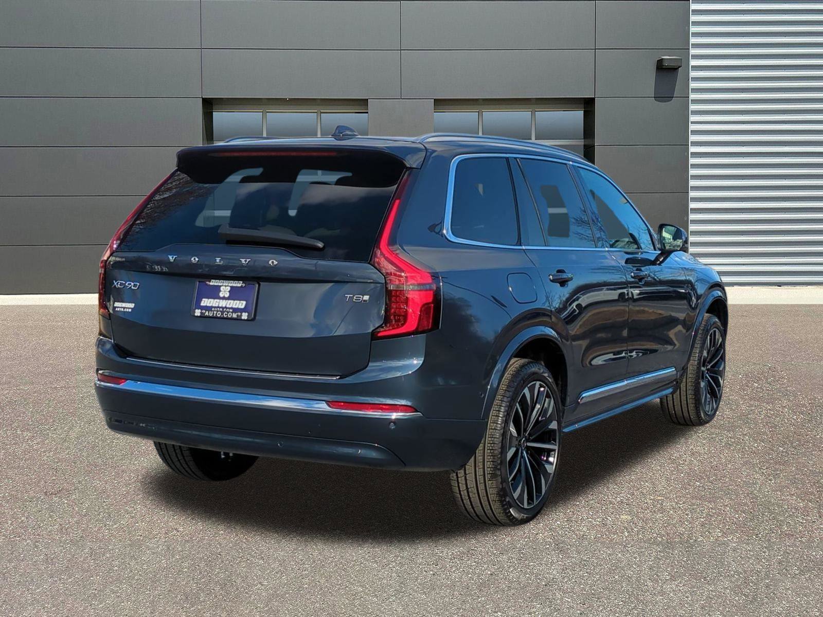 New 2026 Volvo XC90 T8 Plus w/ Protection Package Premier AWD/4WD image 7