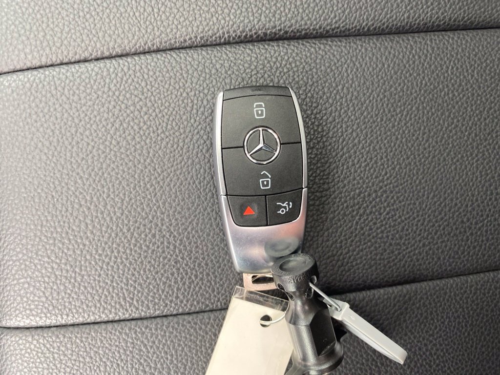 Used 2026 Mercedes-Benz GLB 250 4MATIC image 37