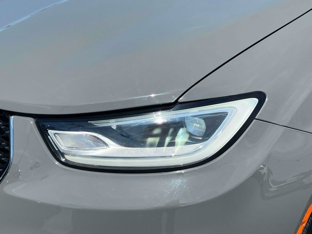Used 2021 Chrysler Pacifica Touring-L w/ Uconnect Theater Family Group AWD/4WD image 11