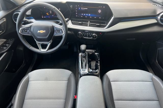 Used 2025 Chevrolet Trax LT w/ LT Convenience Package image 15