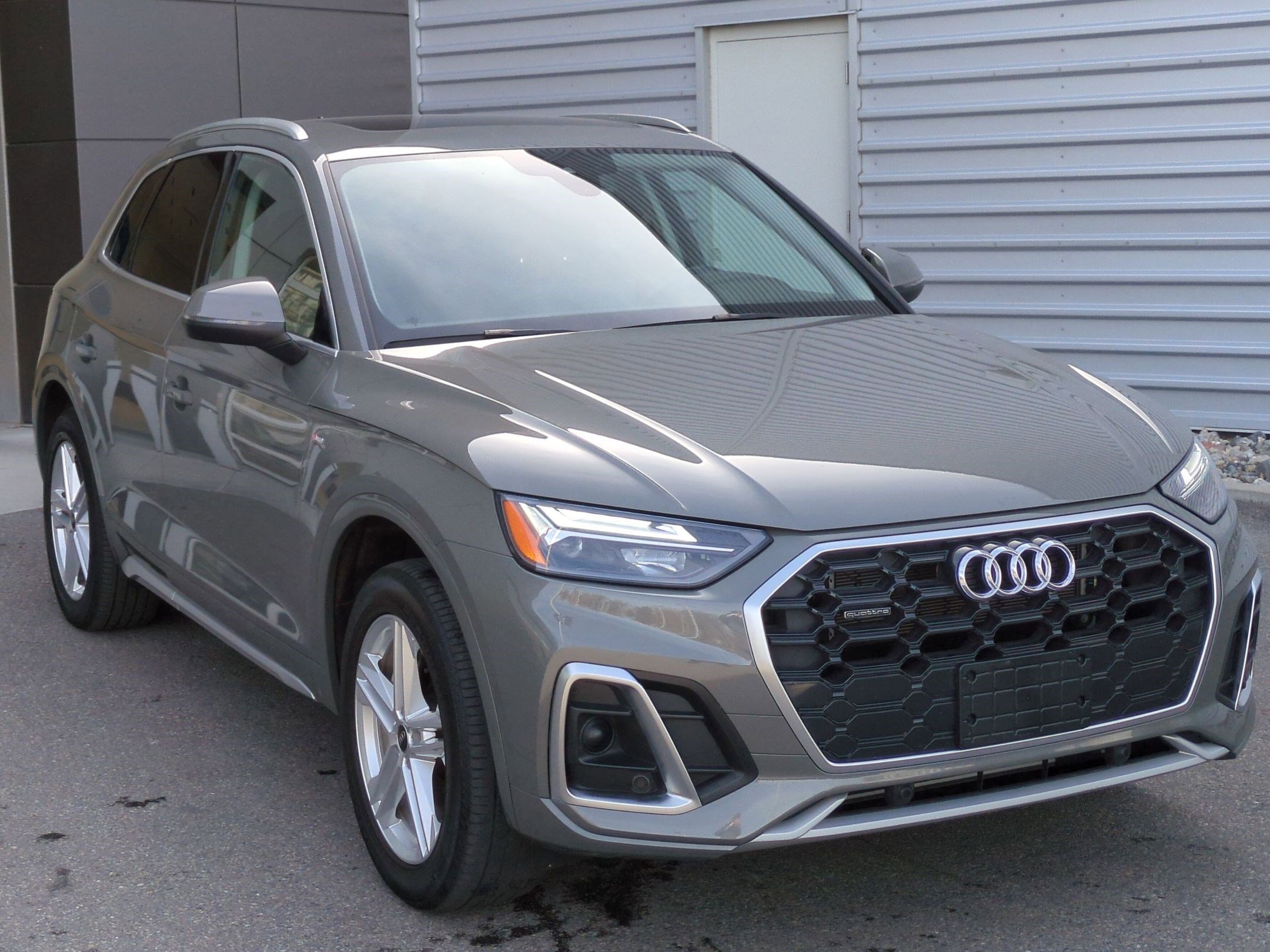 Used 2023 Audi Q5 e Premium w/ Convenience Package AWD/4WD image 3