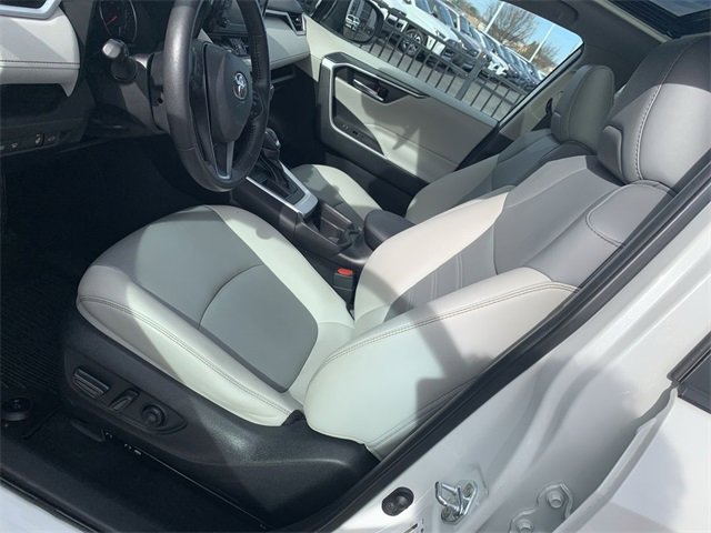Used 2021 Toyota RAV4 XLE Premium image 18