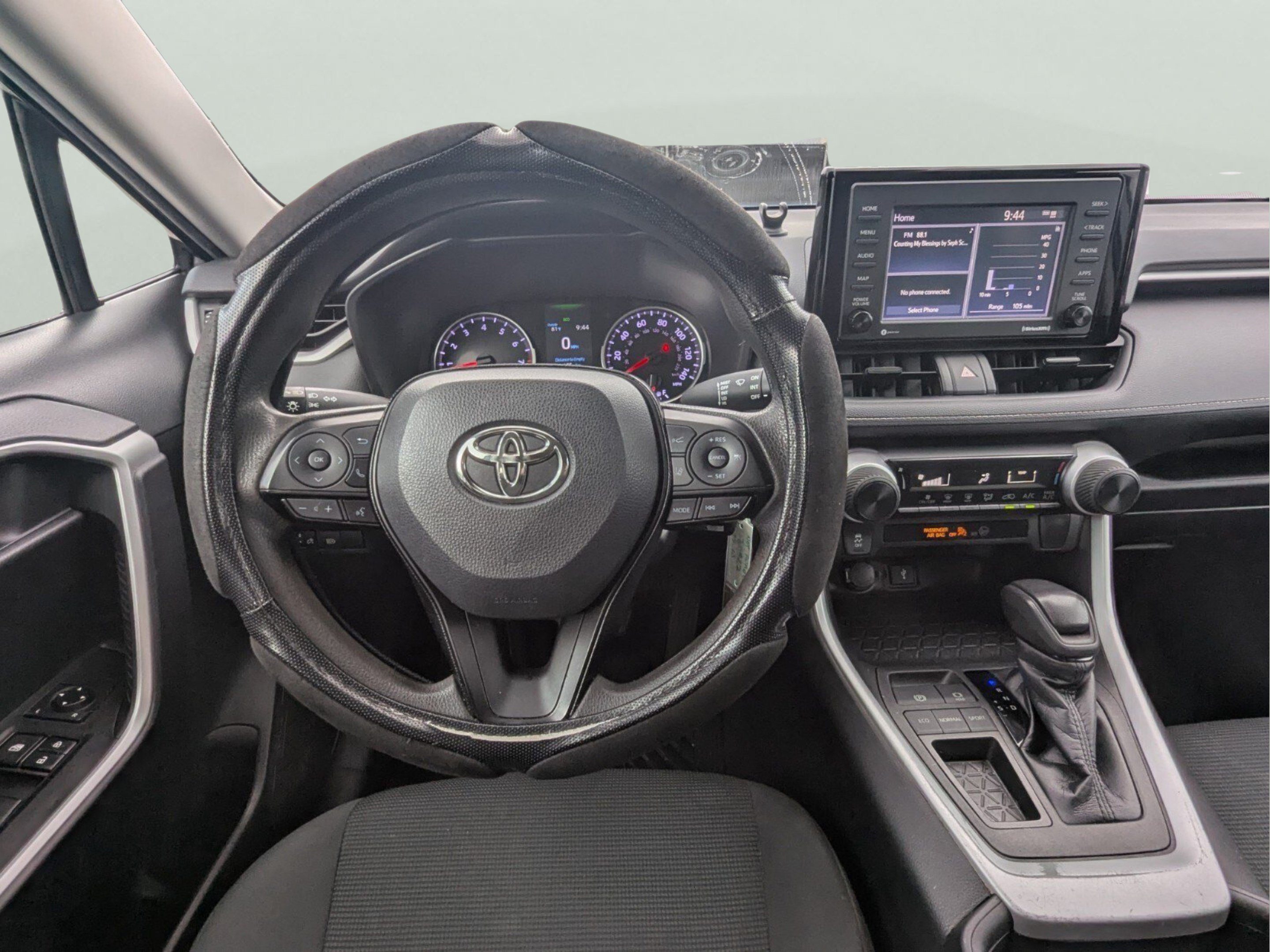 Used 2021 Toyota RAV4 LE FWD image 16