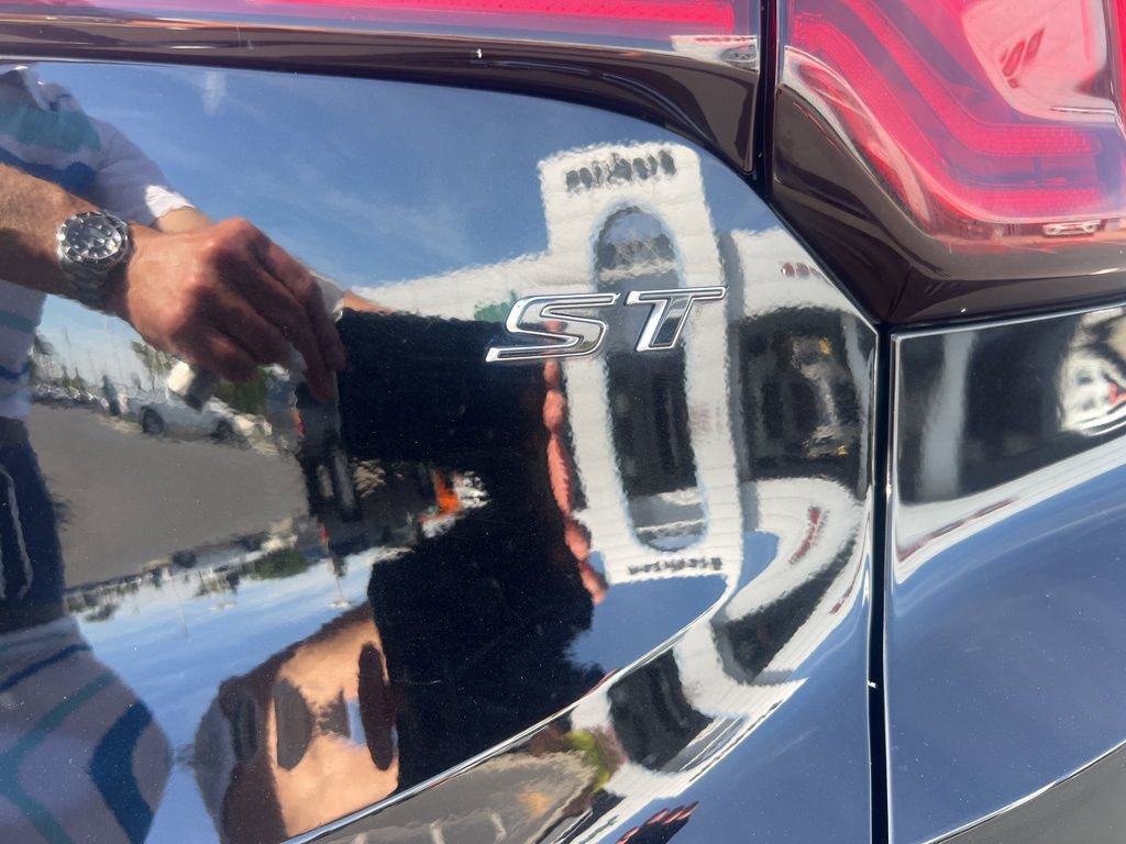 Used 2024 Buick Encore GX Sport Touring image 13