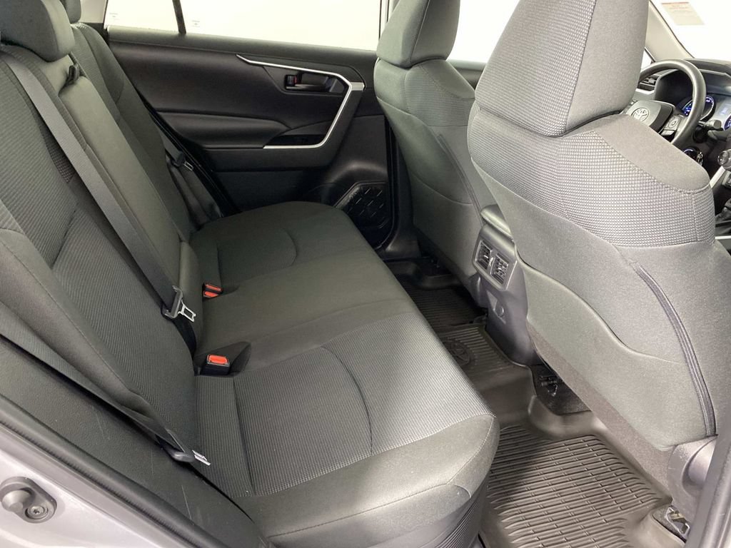 Used 2021 Toyota RAV4 LE AWD/4WD image 12
