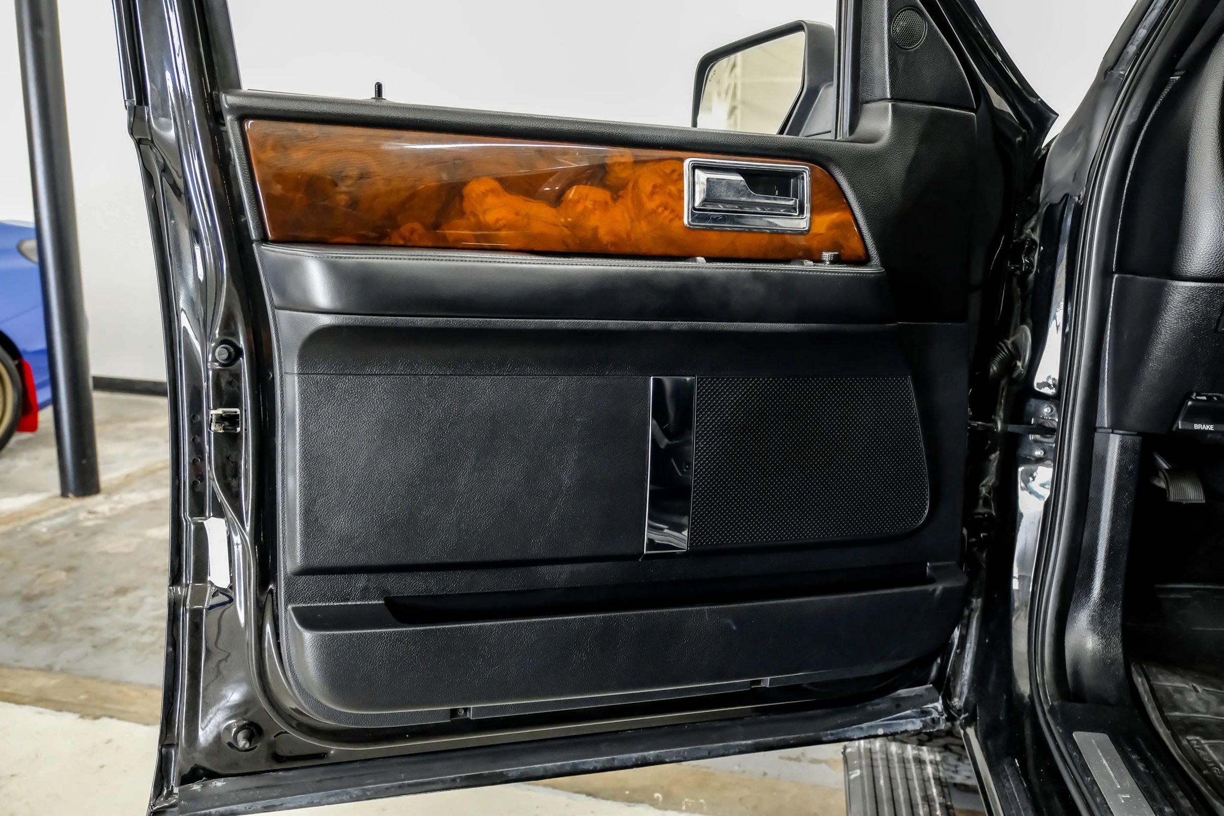 Used 2015 Lincoln Navigator 2WD image 40