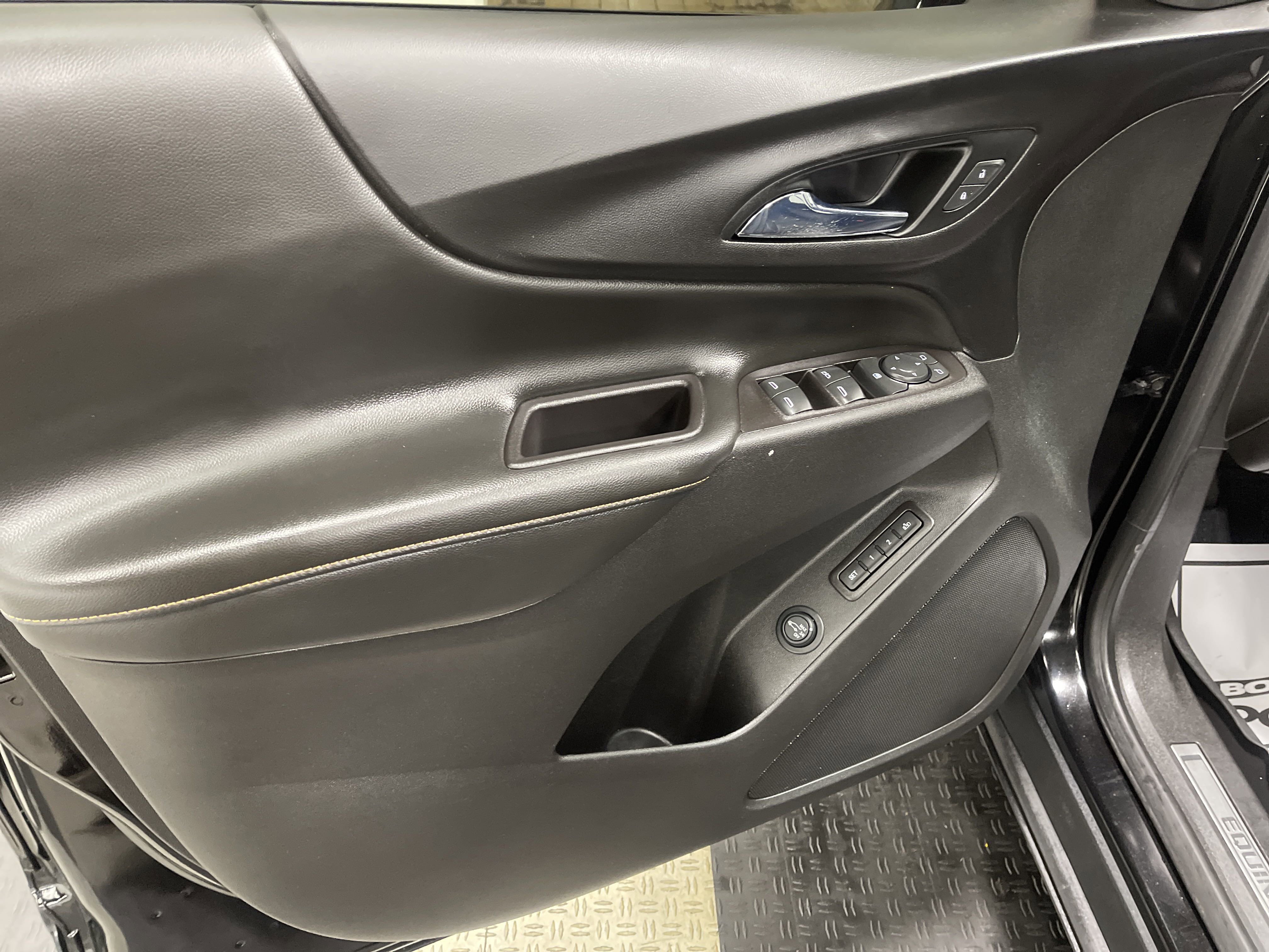 Used 2021 Chevrolet Equinox Premier w/ Redline Edition image 10