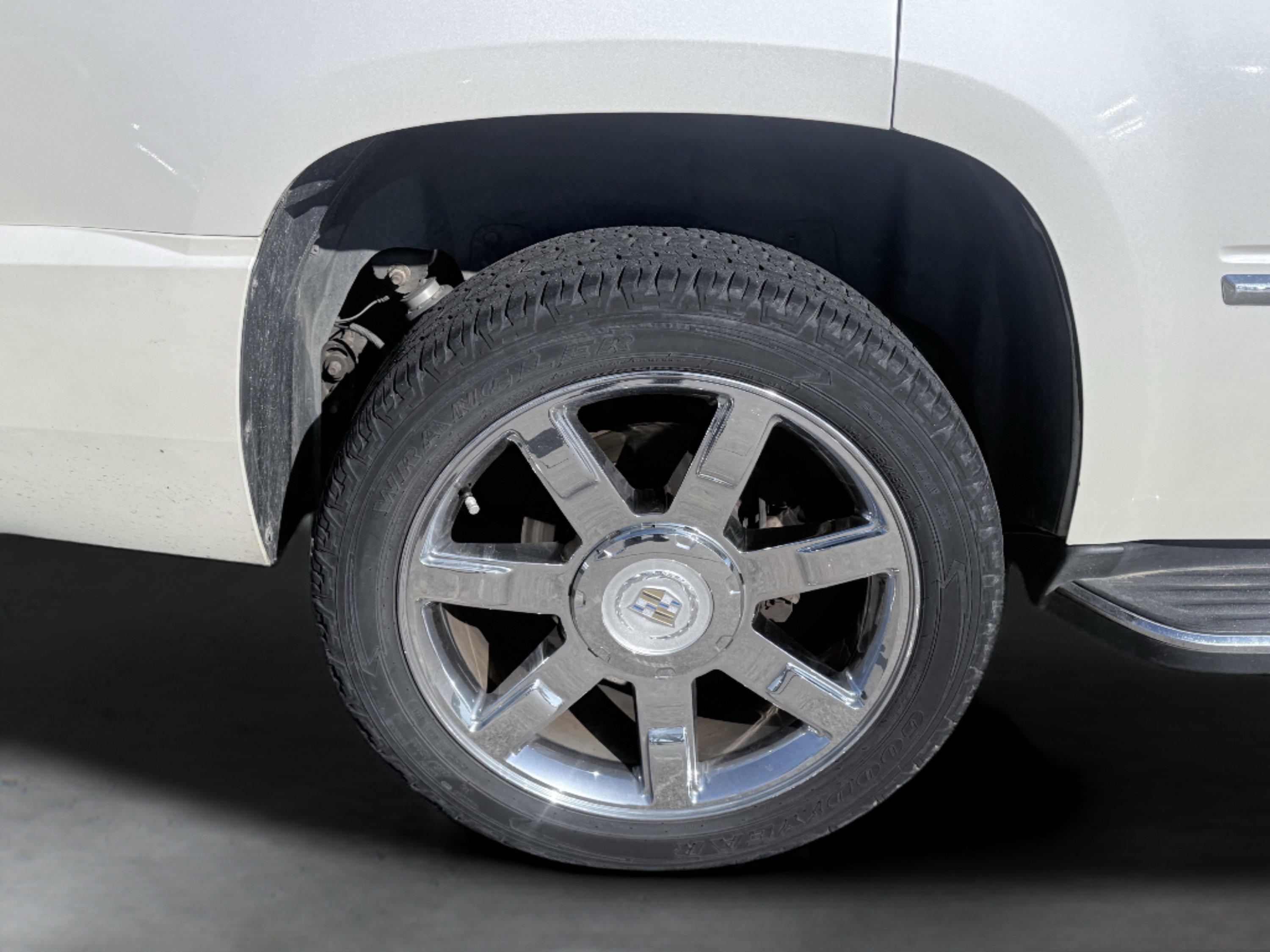 Used 2012 Cadillac Escalade Luxury RWD image 10