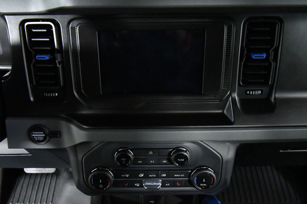 Used 2022 Ford Bronco Black Diamond image 4