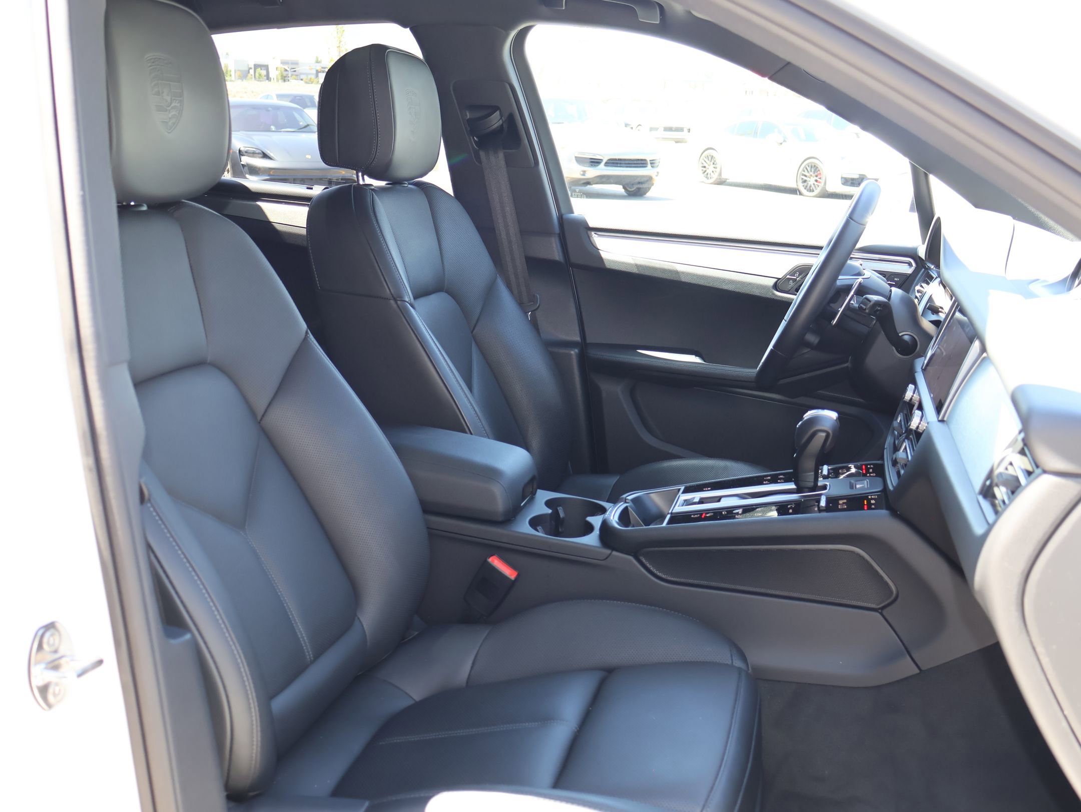 Certified 2026 Porsche Macan AWD/4WD image 27