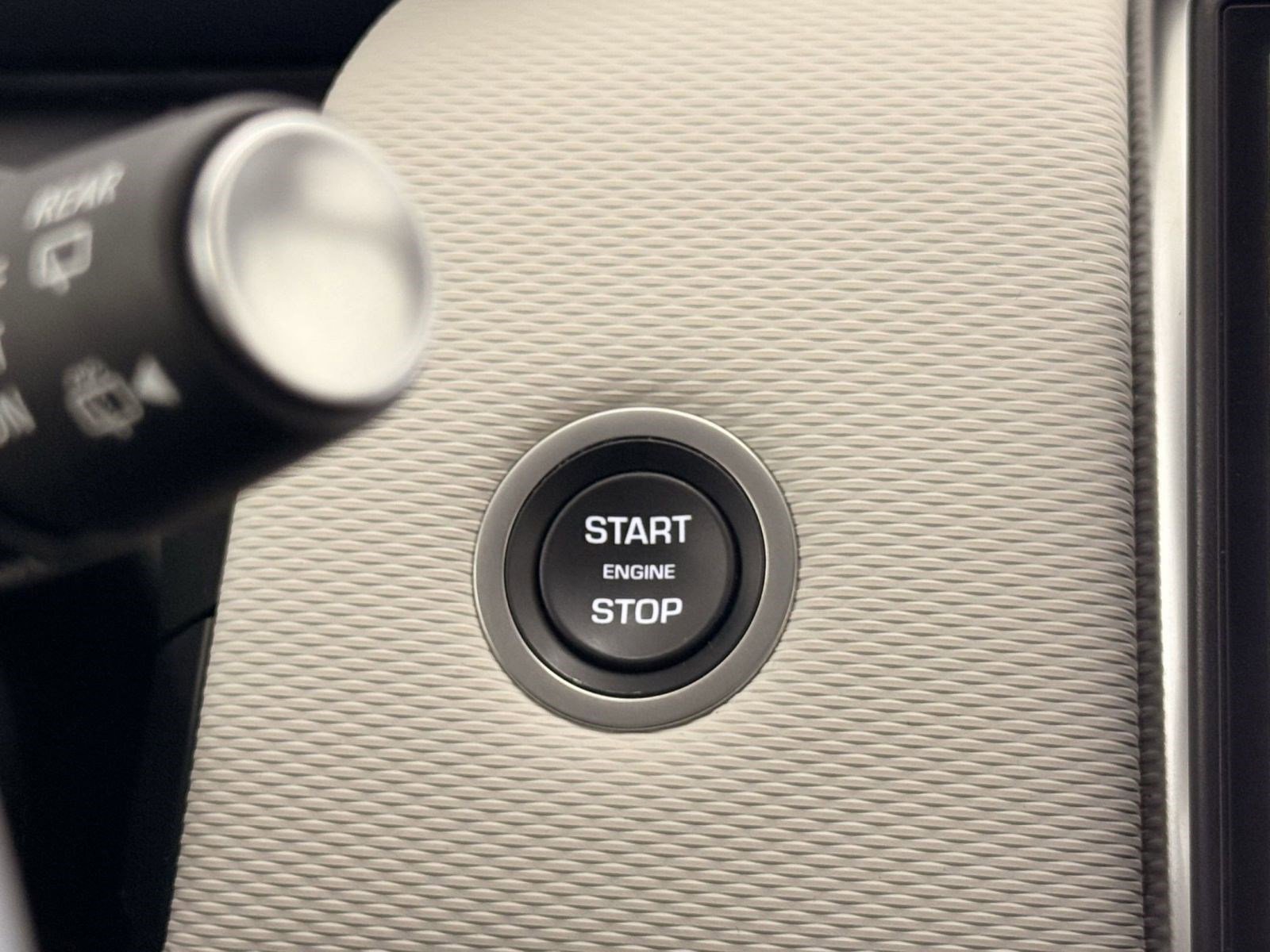 Used 2025 Land Rover Discovery Sport Dynamic SE image 22