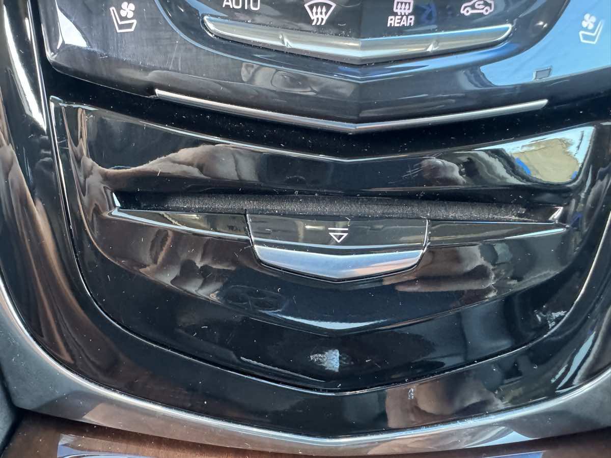 Used 2018 Cadillac Escalade Premium Luxury image 18