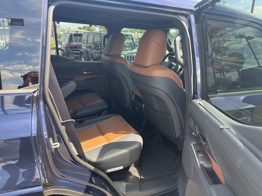 Used 2024 Lexus GX 550 w/ Accessory Package (Z1) image 8