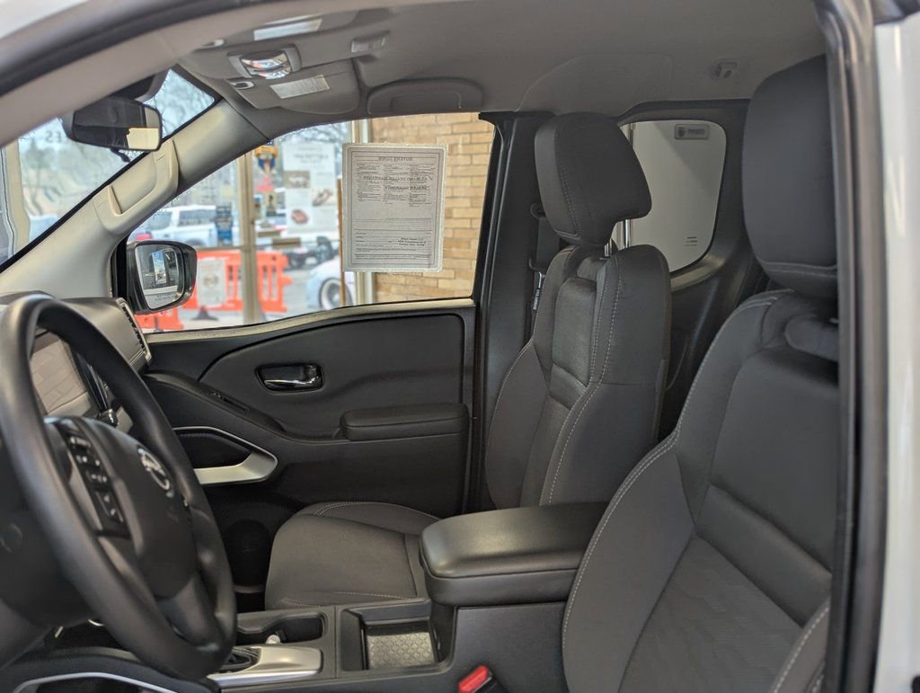 Used 2024 Nissan Frontier SV w/ Technology Package image 12