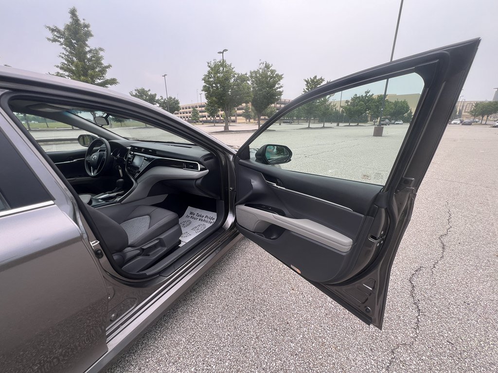 Used 2018 Toyota Camry LE FWD image 10