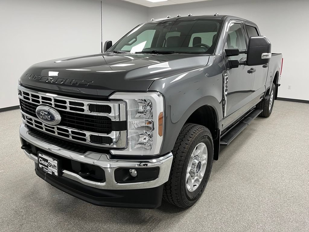 Used 2025 Ford F250 XLT w/ FX4 Off-Road Package AWD/4WD image 4