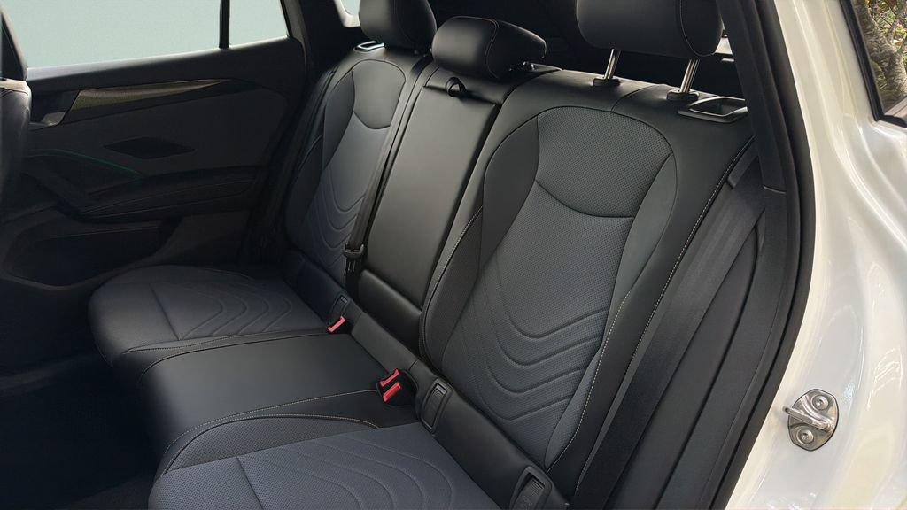 New 2026 Volkswagen Tiguan SE R-Line FWD image 29