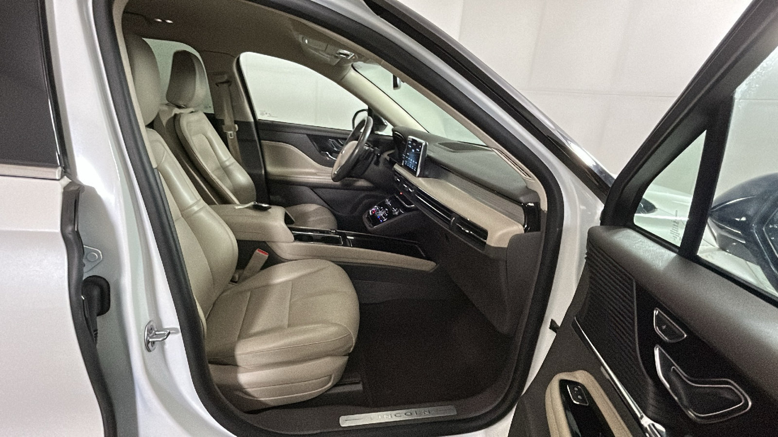 Used 2021 Lincoln Corsair AWD w/ Equipment Group 101A image 35