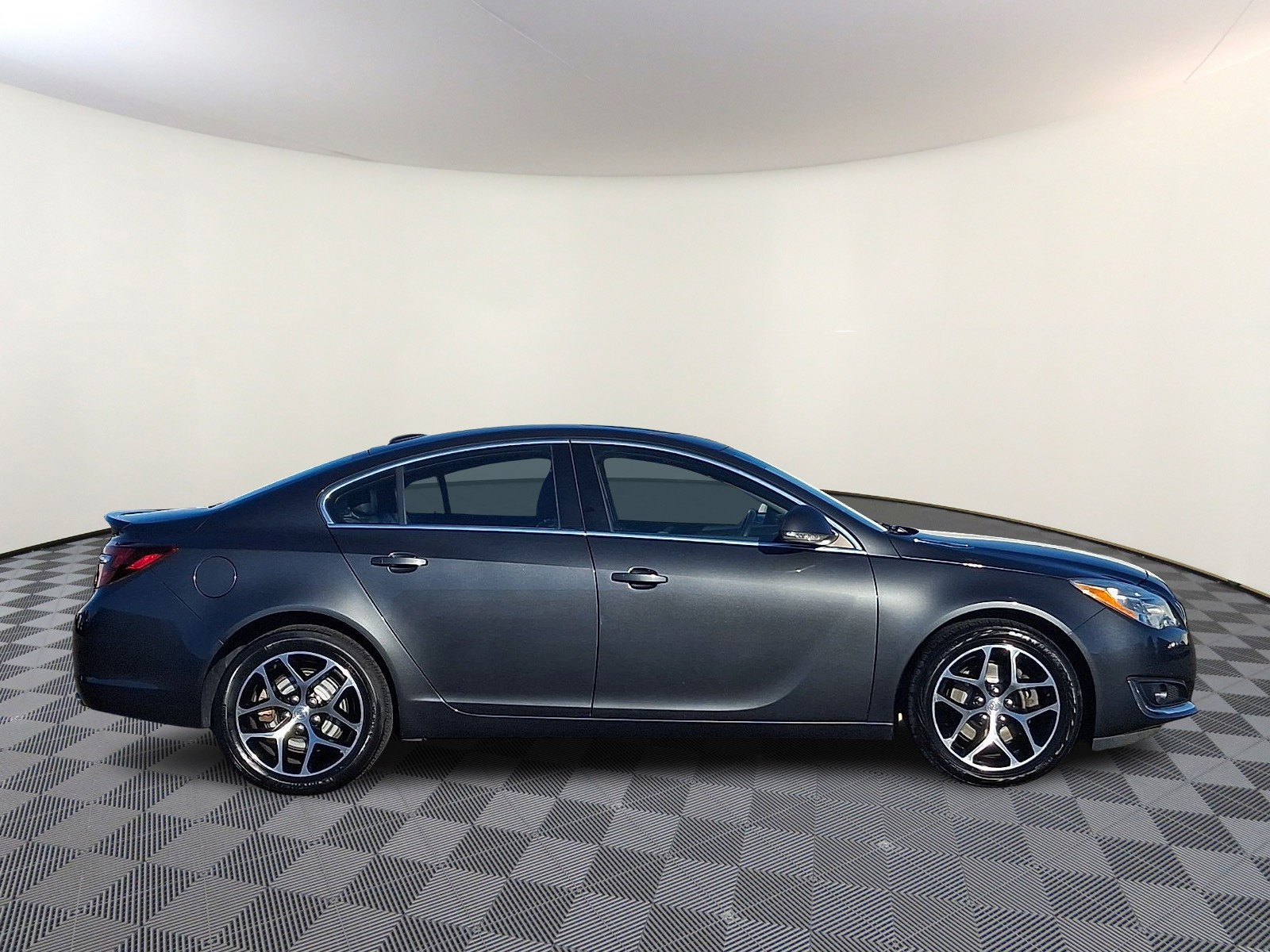 Used 2017 Buick Regal Sport Touring FWD image 8