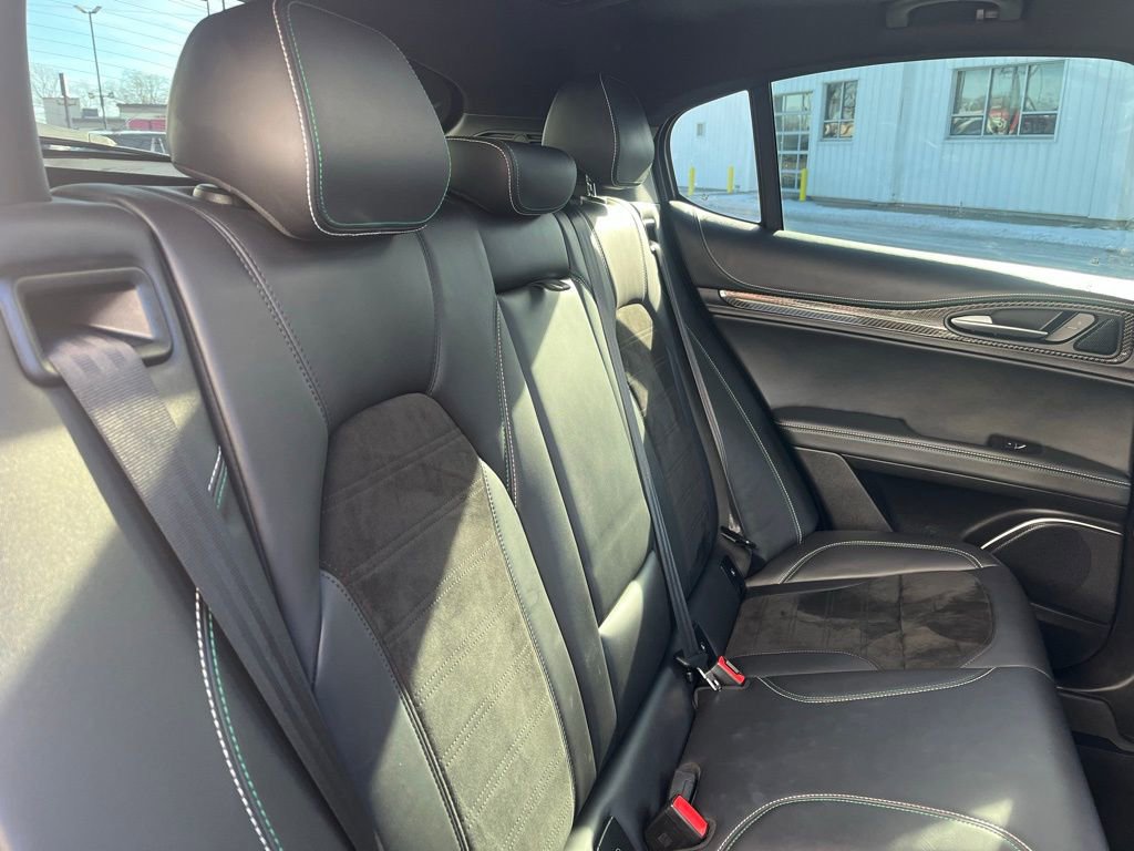 Used 2020 Alfa Romeo Stelvio Quadrifoglio image 8