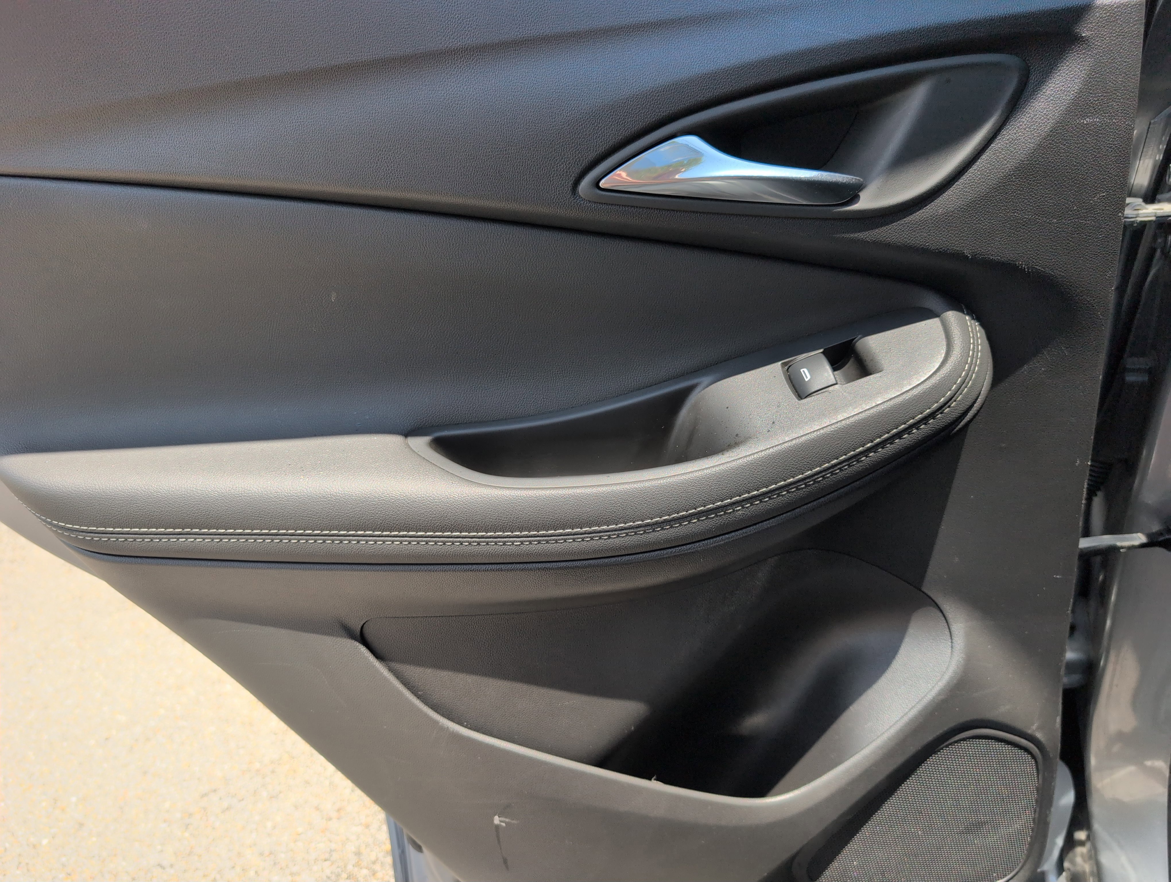 Used 2023 Buick Encore GX Select w/ Sport Touring Package FWD image 32