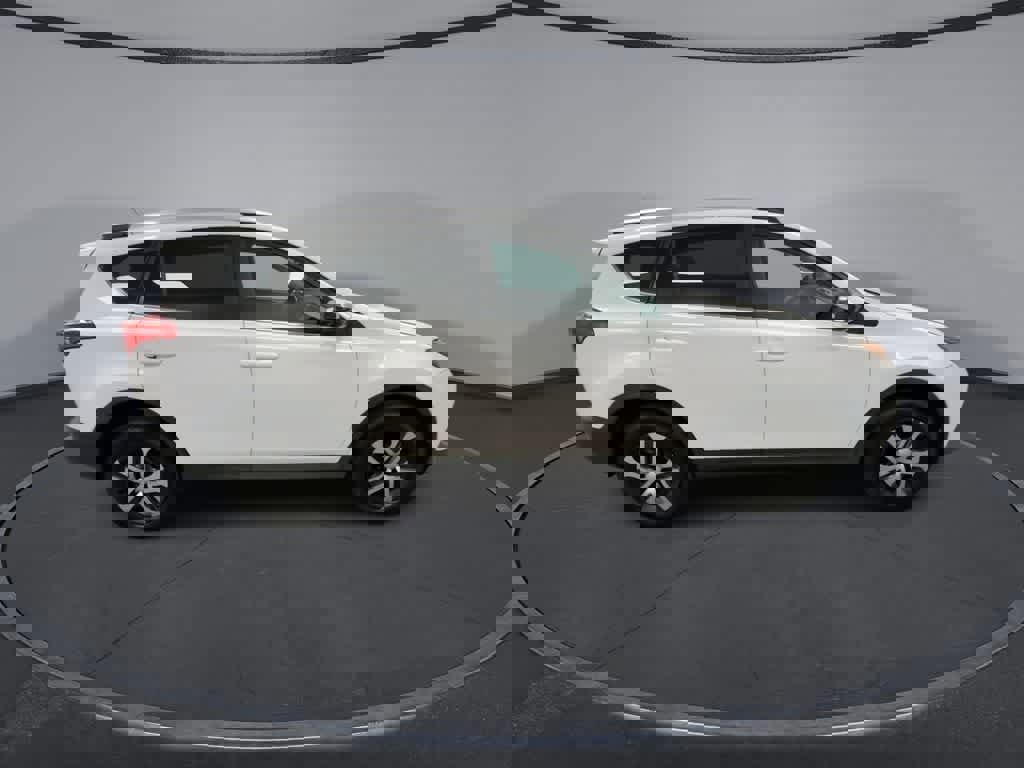 Used 2015 Toyota RAV4 LE AWD/4WD image 9